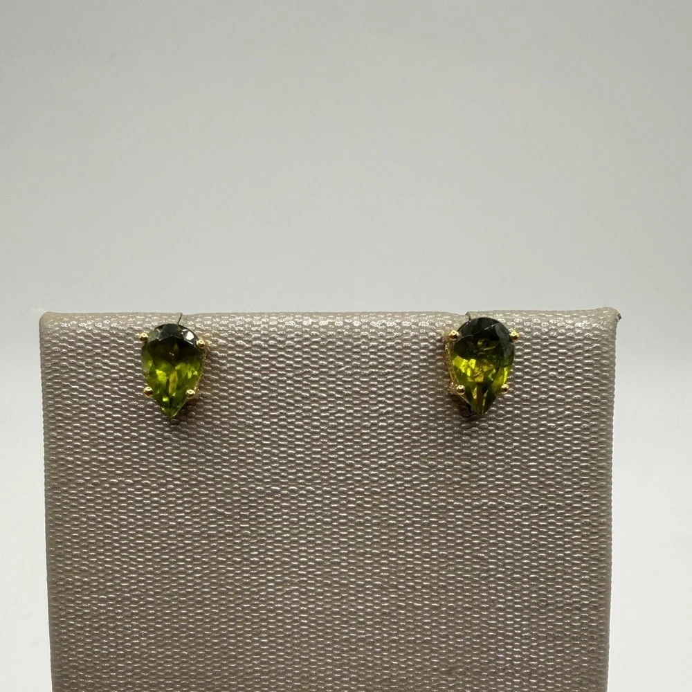 Gems En Vogue Pear Peridot Studs 925/18K